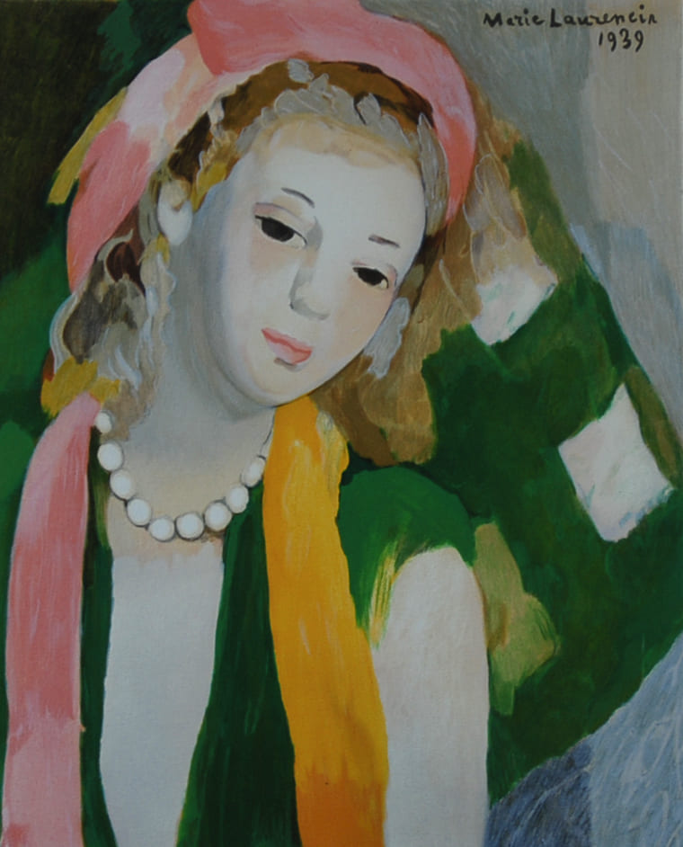 マリー・ローランサン 【真珠の首飾り】名作リトグラフ 刷師サイン入り限定部数【額入】 イメージサイズ39xx32㎝ 額サイズ59x52㎝  マリー・ローランサンは1893年パリに生まれ1956年パリ没。10代から画家を志しピカソやブラックなどの画家や美術評論家で詩人のアポリネールなどと交流した。キュビスムの影響を受け1912年の個展が評判を呼び画家としてのデビューを果たす。その後キュビスムとは決別して、パステルカラーで独自の清楚で華やかな女性像を描き、人気作家となる。多くの上流婦人からのを受け、彼女達の肖像画も描くと同時に、バレーやオペラの舞台装置や舞台衣装の制作も行った。タラマ・ド・ランピカと共に20世紀で最も人気を集めた女流画家である。